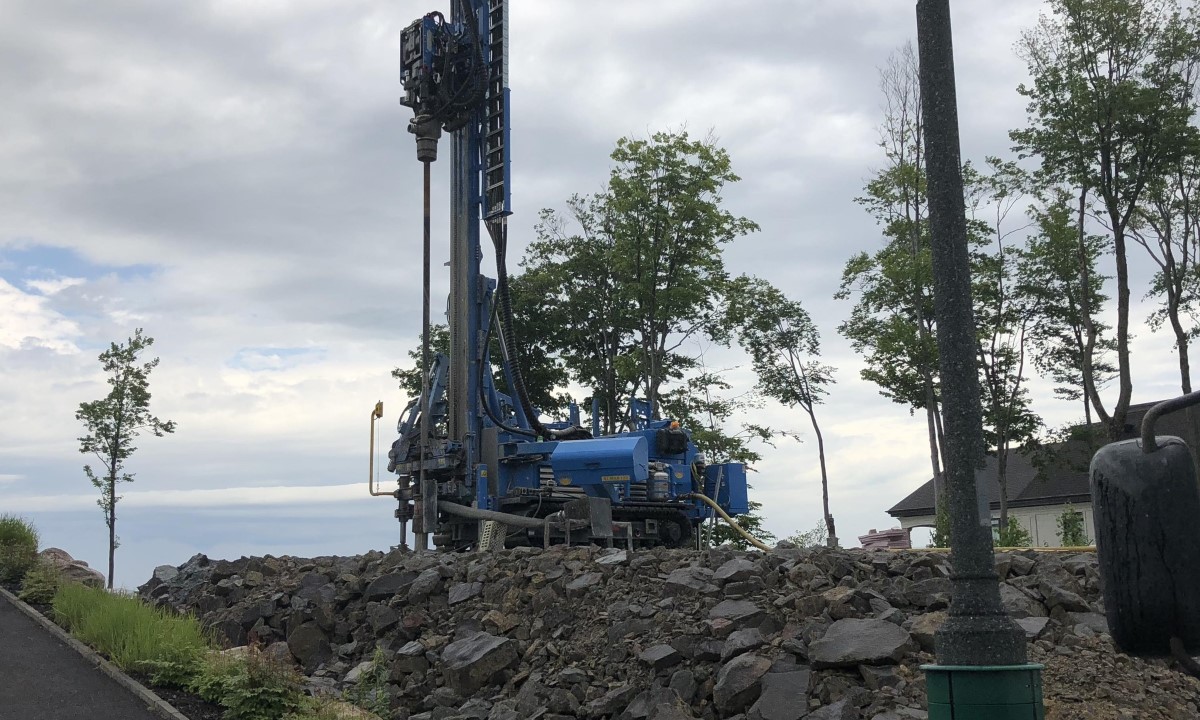 Robinet extérieur alimenté par un puits artésien, eau claire et pure à Beauceville.