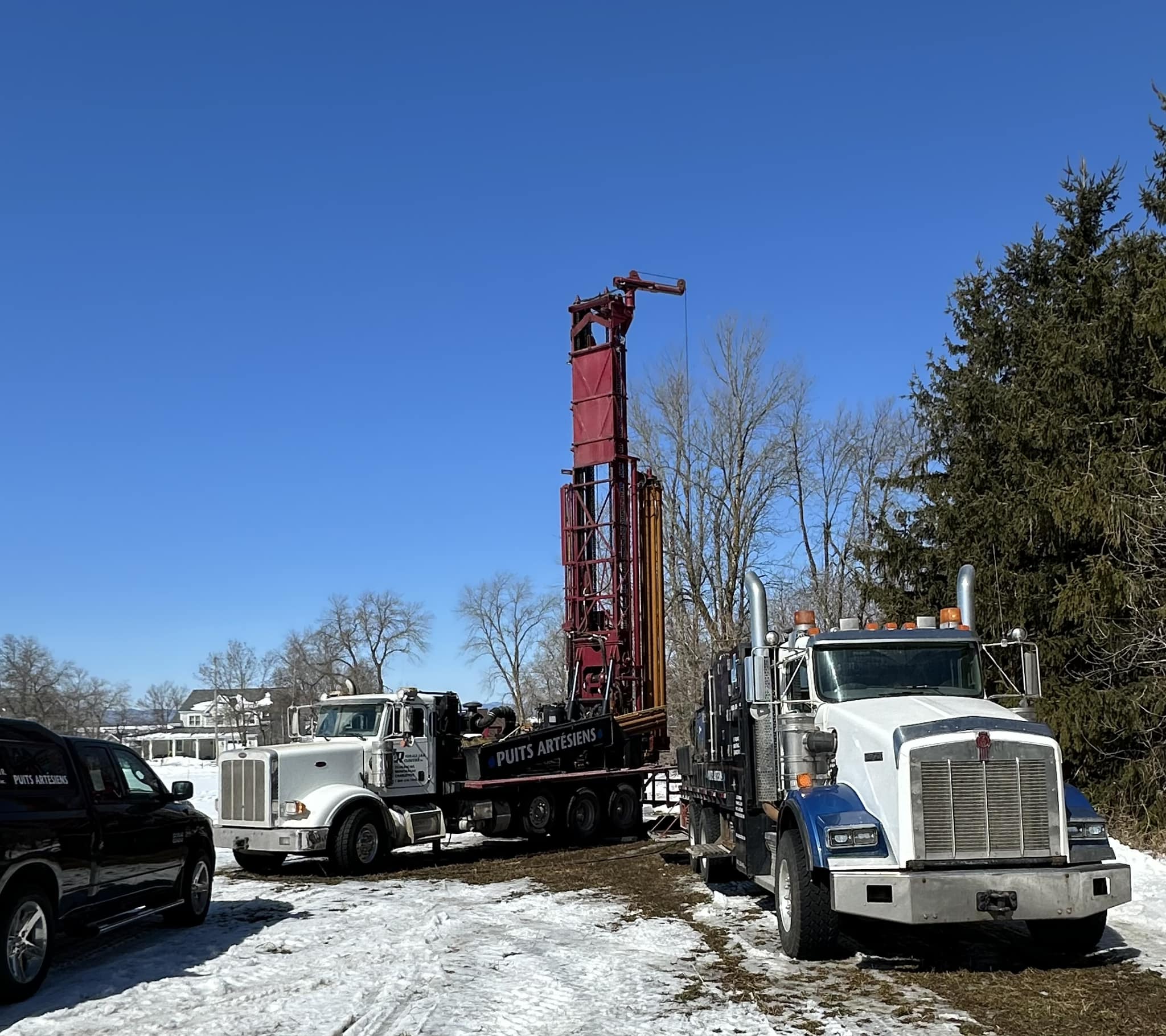 Technicien analysant la qualité de l’eau dans un laboratoire  à La Pocatière.