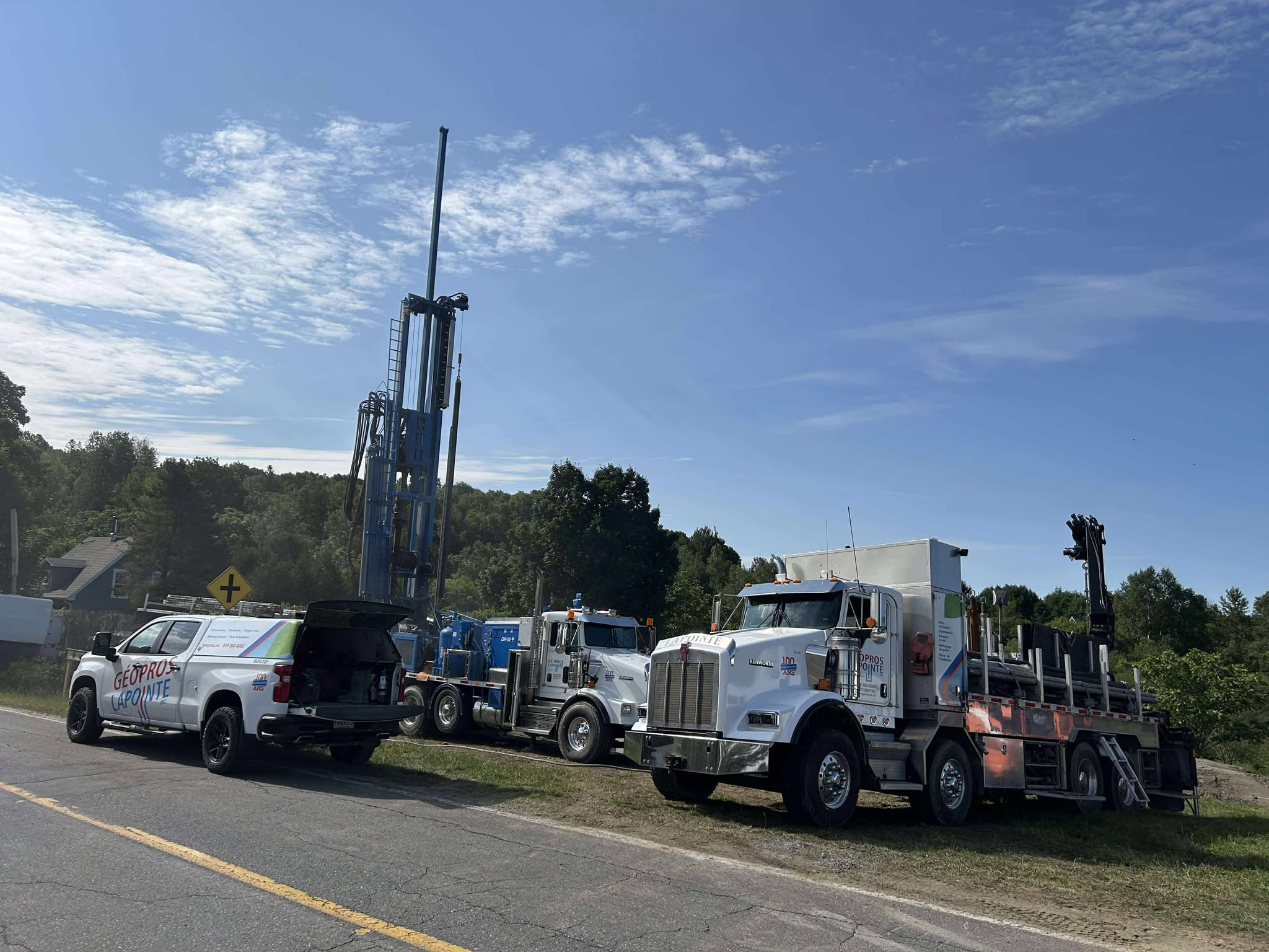 Foreuse industrielle en action pour le forage d’un puits d’eau  à Lac-Mégantic.